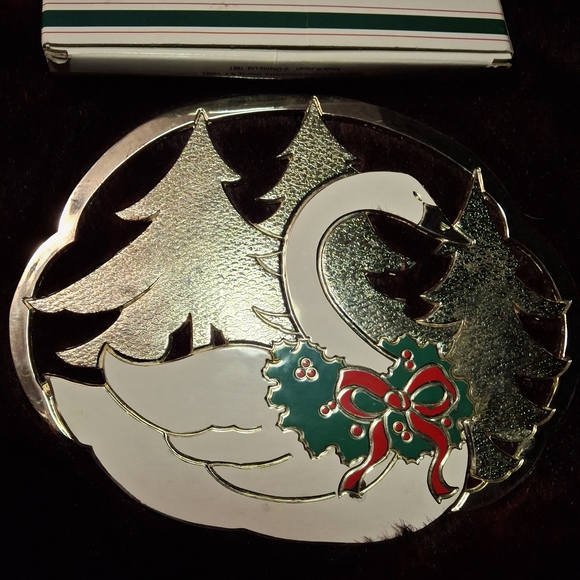 Holiday Swan Trivet - Silver and Red - Picture 2 of 5